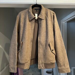 Banana Republic herringbone jacket in men’s medium tan